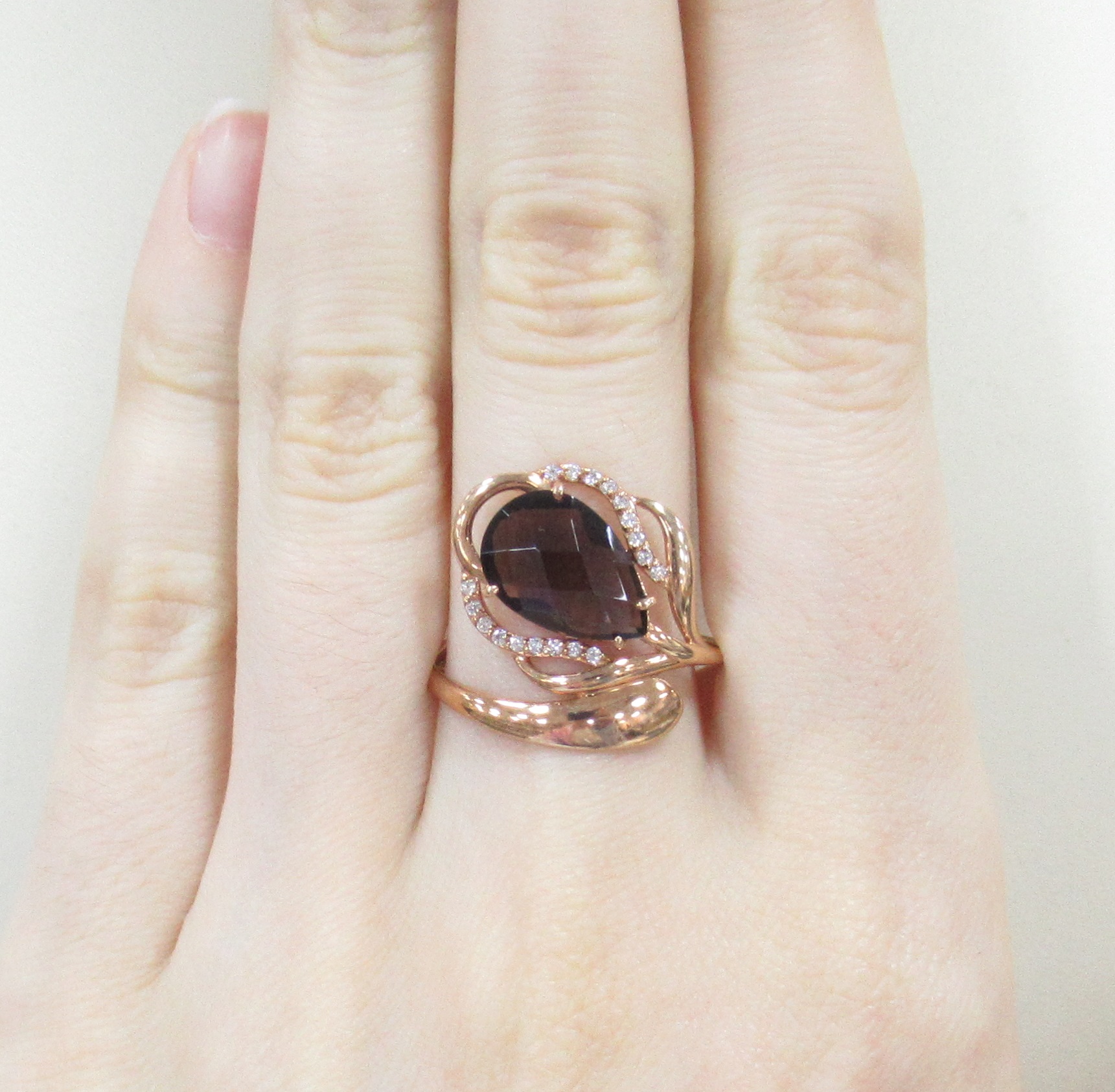 Серебряное кольцо 925 пробы; вставки 1 Раухтопаз; 18 Фианит бесцв.;